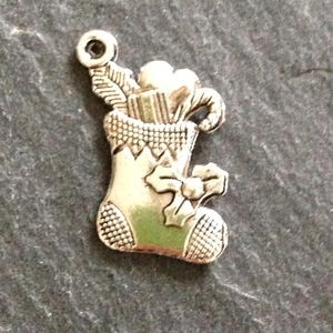 breloque pendentif chaussette de noël en métal argenté 20x16 mm zdjęcie 1