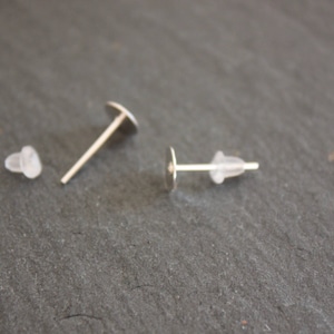 Lot 50 supports de boucles d'oreille puce 12x6 mm en métal argenté et leur embout image 2
