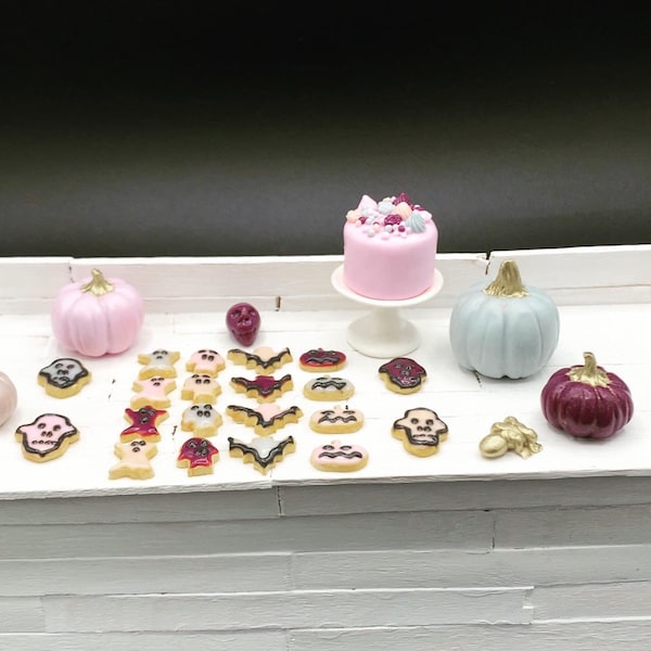 Miniature Halloween coloris pastels gâteau, citrouilles et petits cookies en fimo, miniature 1:12 eme