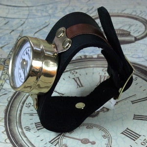 Pressure gauge wrist cuff, Steampunk wrist cuff, black leather cuff, brown leather cuff, LARP instrument bracer, Cosplay Accessory image 6