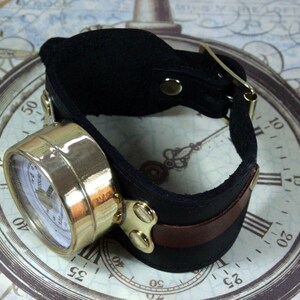 Pressure gauge wrist cuff, Steampunk wrist cuff, black leather cuff, brown leather cuff, LARP instrument bracer, Cosplay Accessory image 4