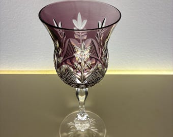 Copa de vino de cristal alemán vintage con superposición, color púrpura amatista tallado, copa Roemer transparente