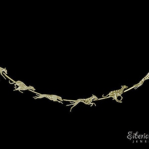 Collar de oro amarillo de 14 quilates con galgos italianos corriendo, regalo para amantes de los perros, collar para perro, joyería para mascotas, recuerdo conmemorativo para perro, recuerdo de pérdida de perro, hecho a mano.