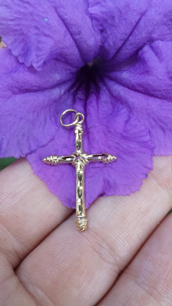 14kt Yellow Gold Cross A323