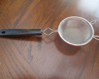 Passoire à main de cuisine vintage avec poignée noire, ustensiles de cuisine, ustensiles de cuisine
