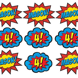Puede incluir: Nueve decoraciones de fiesta imprimibles con temática de superhéroes en rojo, amarillo y azul. Las decoraciones presentan las palabras "MASON!" y "4!" en una fuente de estilo cómic.