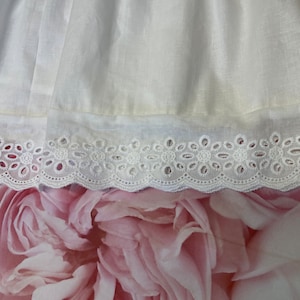 Neue färbbare Vintage Art 100% weiße Baumwolle Petticoat Lochstickerei Größen 6-22 erhältlich Braut, Brautjungfer, Steampunk, Goth, Rockabilly Bild 4