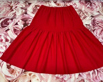 スカート 19th Hand Quilted Petticoat Skirt Red 19th Hand Quilted Petticoat Skirt Red