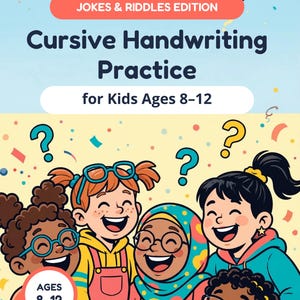 Könnte beinhalten: Ein Buchcover mit dem Titel Cursive Handwriting Practice for Kids Ages 8-12 Jokes & Riddles Edition von Bright Steps Learning. Das Cover zeigt einen hellblauen und gelben Hintergrund mit einer gezeichneten Sonne und vier lächelnden Kindern.