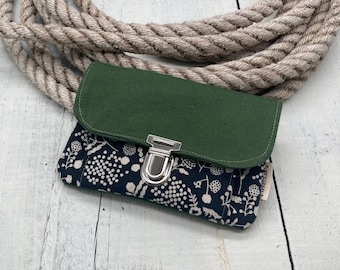 “FLOWERS” wallet, black/green