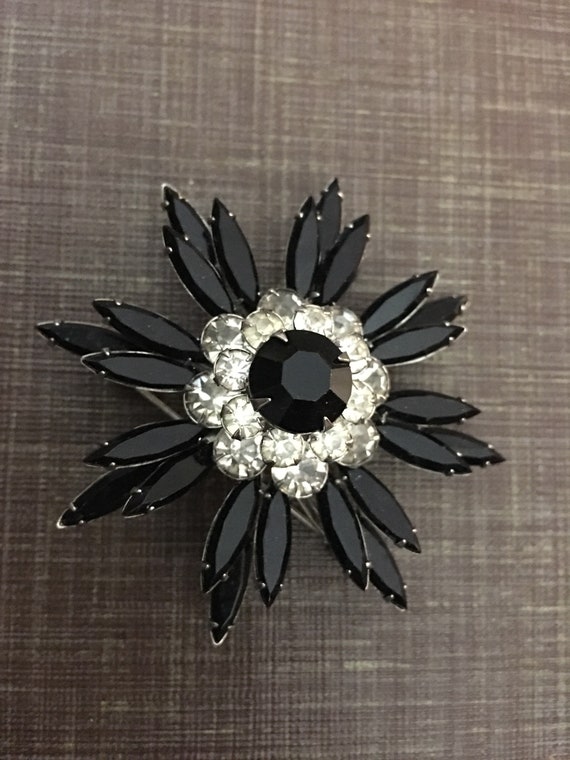 Black and rhinestones Vintage broach - image 1