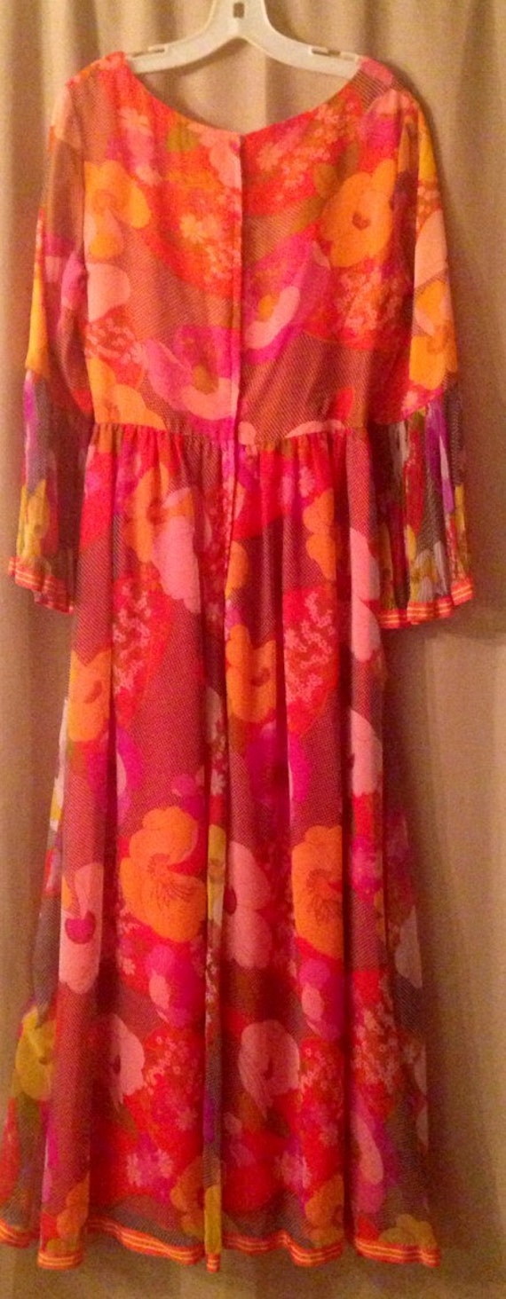 Vintage psychedelic Found this 70s futura couture… - image 3