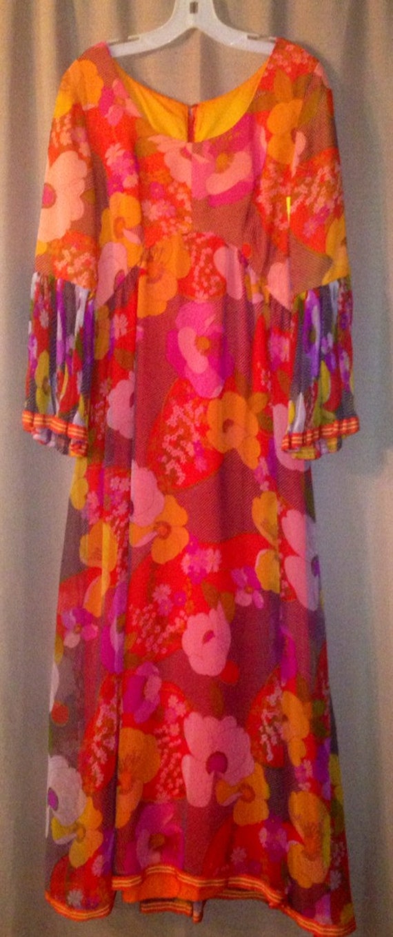 Vintage psychedelic Found this 70s futura couture… - image 2