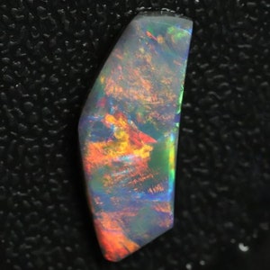 5.20 cts Australian Black Opal, Lightning Ridge, Solid Rough, Loose Rub, Gem Stone