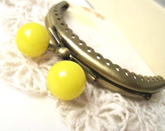 8.5 cm Antique Brass Floral Half Round Metal Sewing Purse Frame with Big Plastic Bead Ball Clasp Clip (Yellow) - 1pc