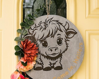 Appendino da porta a forma di mucca delle Highlands: decorazione in stile fattoria con finti accenti floreali