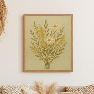 Puede incluir: Una impresión floral enmarcada con un ramo de flores amarillas y blancas con hojas verdes sobre un fondo verde pálido. La obra de arte está en un marco de madera, adecuada para la decoración del hogar.