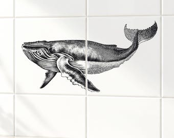 Könnte beinhalten: Eine schwarz-weiße Illustration eines Buckelwals, die auf vier quadratische weiße Fliesen gedruckt ist. Der Wal ist im Profil dargestellt und zeigt seine texturierte Haut, die große Brustflosse und die Schwanzflosse mit punktierter Schattierung.
