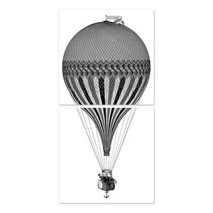 Peut inclure: Une illustration en noir et blanc d'une montgolfi&egrave;re avec une nacelle et des passagers. Le ballon porte une banni&egrave;re qui dit "XXI VI MMXI".