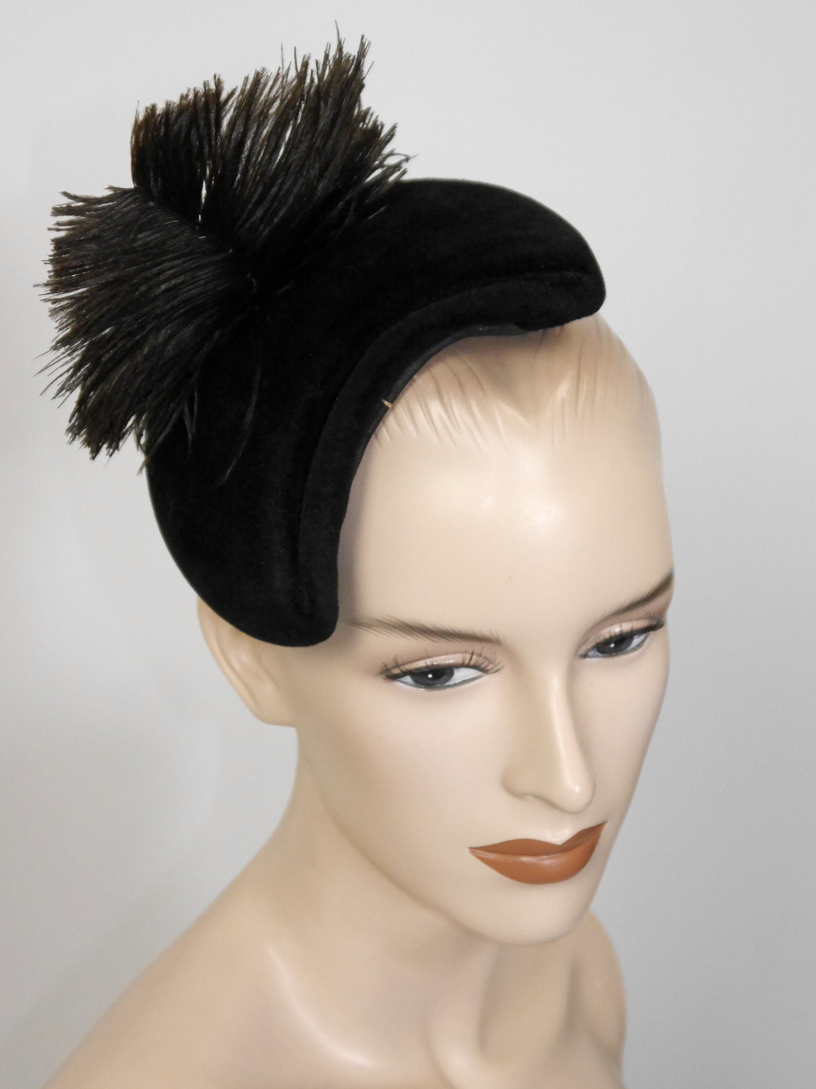 CHRISTIAN DIOR 1940s 1950s Vintage Dark Brown Velvet Hat W  display picture 2