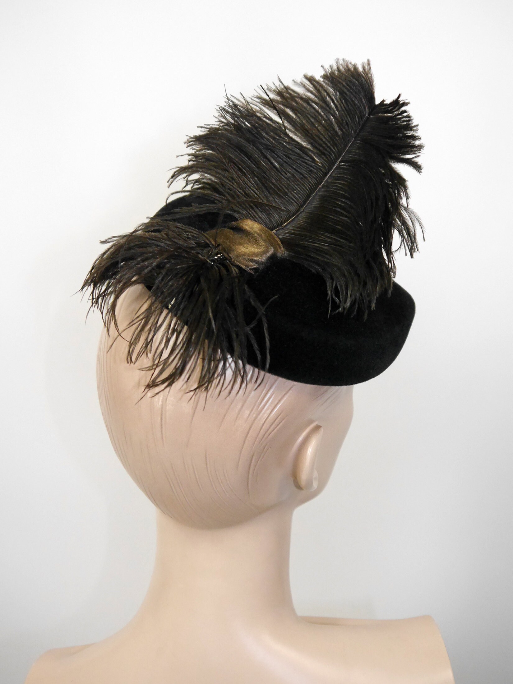 Vintage 1950s Designer Christian Dior Chapeaux Black Velvet Hat Cap w Topper Vintage 1960s Christian Dior Chapeaux Velvet Leaf Hat | eBay main image 3