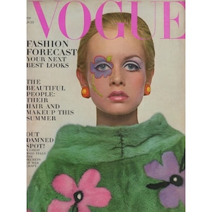 Vogue 1967 10月 twiggy ツイッギー ヴィンテージ雑誌 Twiggy, Vogue October 1967 Art Print by Ronald Traeger