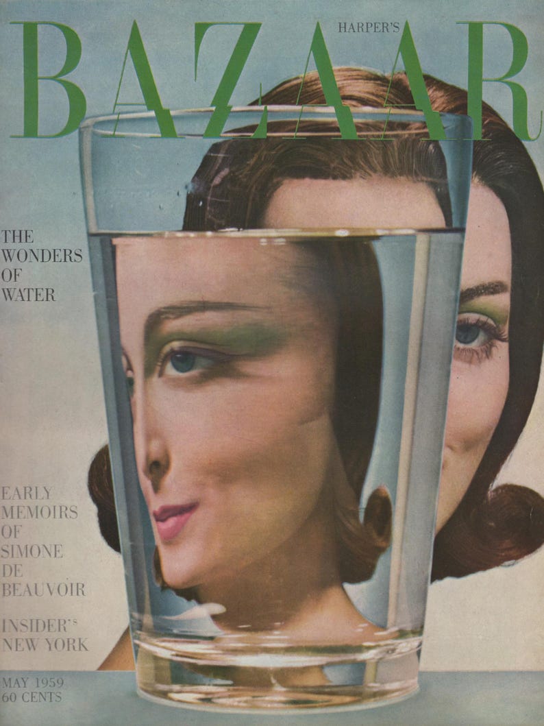 Puede incluir: Una portada de revista para Harper's Bazaar con el rostro de una mujer reflejado en un vaso de agua. El texto de la portada de la revista dice "The Wonders of Water" y "Early Memoirs of Simone de Beauvoir".