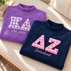 Sudadera de hermandad bordada a medida, camiseta de cuello alto con letras griegas personalizadas, regalo para hermanas mayores y menores, conjunto de hermandad para el campus.