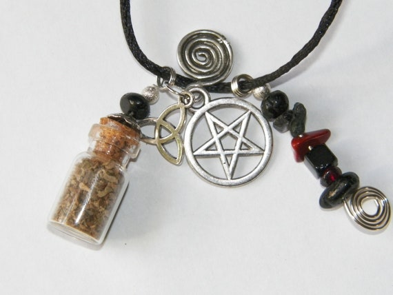 Квиксильвер амулет. Амулет фэнтези. Quicksilver amulet dota. Quicksilver amulet. Мтг вархаммер.