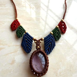Collier en macramé, orné de pierres de jade lavande, cordon ajustable, pierre lilas clair, bijou fait main