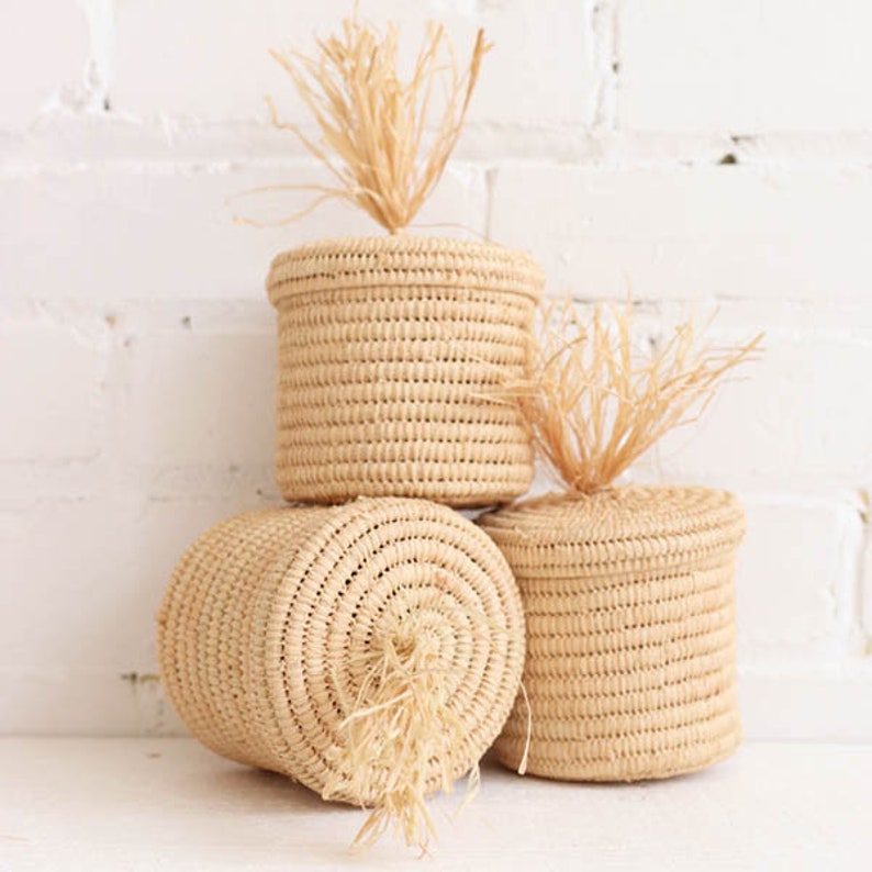 Small Raffia Baskets With Lid Natural Color Handmade in Etsy