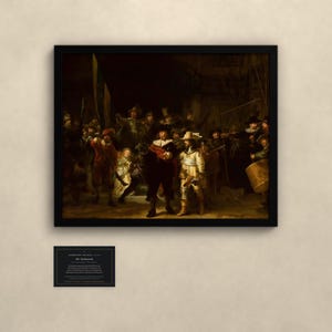 Puede incluir: Una impresi&oacute;n enmarcada de La ronda de noche de Rembrandt, que muestra un grupo de figuras con una iluminaci&oacute;n oscura y dram&aacute;tica. Debajo del marco hay una peque&ntilde;a placa negra con texto blanco que dice Rembrandt van Rijn, The Night Watch, 1642.
