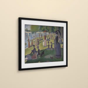 Puede incluir: Una impresi&oacute;n enmarcada de una pintura puntillista que representa una escena de parque con numerosas figuras, &aacute;rboles y un r&iacute;o al fondo. La obra presenta una paleta de colores verdes, azules y tonos tierra, mostrando a personas descansando sobre el c&eacute;sped.