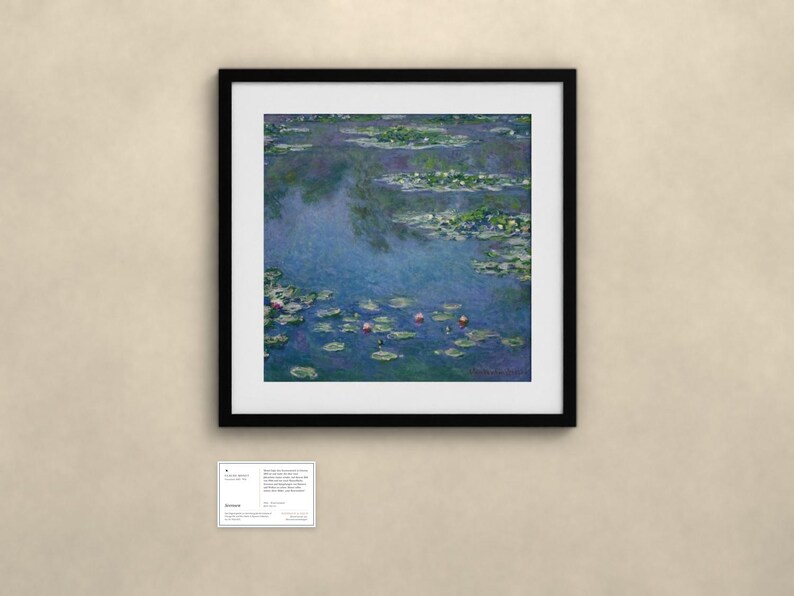 Puede incluir: Una impresi&oacute;n cuadrada enmarcada del cuadro Nen&uacute;fares de Claude Monet, con agua azul, hojas de nen&uacute;far verdes y flores rosas. Debajo de la obra hay una peque&ntilde;a tarjeta informativa rectangular blanca con texto impreso.