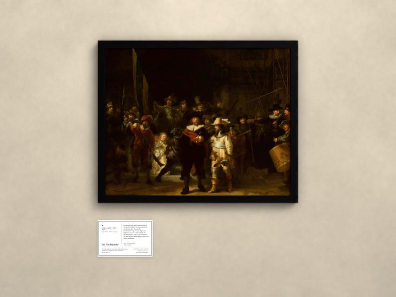 Puede incluir: Una impresi&oacute;n enmarcada de La ronda de noche de Rembrandt, que muestra un grupo de figuras con una iluminaci&oacute;n oscura y dram&aacute;tica. Debajo del cuadro hay una peque&ntilde;a tarjeta informativa blanca con texto negro sobre la obra.