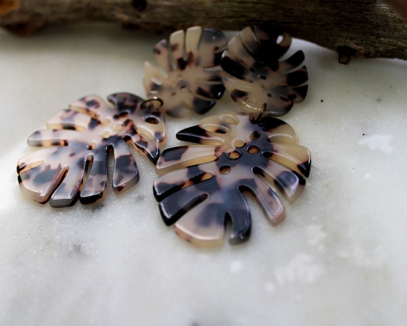 La Savanna dangle earrings Tortoise shell Tropical leaf resin earring Leopard print tropical leaf acetate earrings