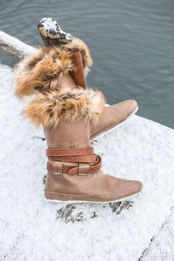 Leather boots with fur trim hotsell