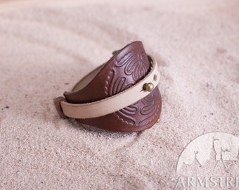 Armstreet Disc Bracelet “Labyrinth”; Boho chic leather bracelet; LARP; SCA; Ren Fest Cosplay Unisex bracelet