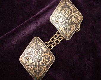 Armstreet Medieval Brass Fibula “Knight of Fortune”; Brooches with chain; LARP; SCA; Ren Fest Cosplay; Renaissance attire fastener