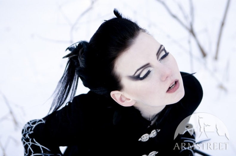 Современные готы. Фелисити готесса. Гэбби картер готесса. Ищу гота. Готы вампиры парни.