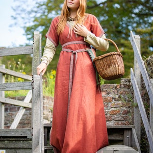 Armstreet Medieval Linen Overdress with V-neck "Ilse the Bright"; Viking overtunic; LARP; SCA; Cosplay; Ren Fair peasant dress