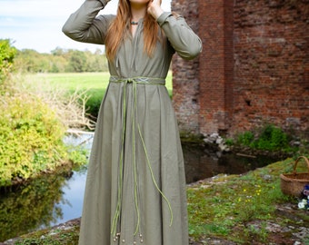 Vestido interior largo con detalles trenzados de Armstreet; Camisola de mezcla de lino "Ilse"; Medieval; Renacimiento; Desnudez histórica; ¡Tamaño fijo!