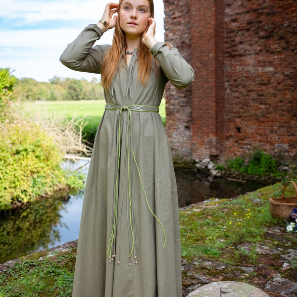 Robe longue avec détails tressés par Armstreet ; Nuisette « Ilse » en lin mélangé ; Médiévale ; Renaissance ; Robe de mariée historique ; Taille FIXE !