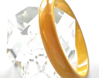 Lustrous Vintage Bakelite Creamed Corn Bangle Bracelet    Simichrome Tested  1950s