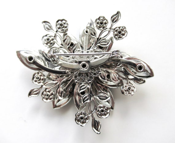 Broche Fantaisie Vintage Années 60 Avec Strass Bleus - Bijou Ancien - Occasion, Porté