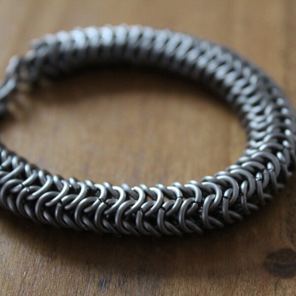 Titanium bracelet, chainmaille bracelet, titanium chainmail, unisex bracelet, unisex chainmail, roundmail,