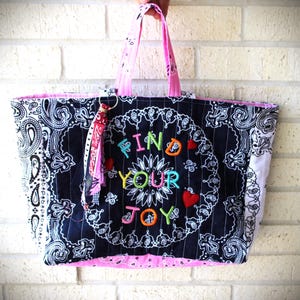 Handcrafted, Quilted Bandana Tote Bag and matching mini zipper pouch-Black, Pink and White