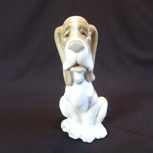 Nao Lladro Dog Figurine, Vintage Floppy Ears Basset Hound Doggy Sculpture
