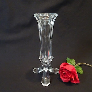 Cristal D&#39;Arques-Durand Bandol Bud Vase, Vintage French Crystal Decorative Tri-leg Flower Display Container