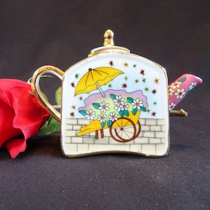 Vivian Chan miniatyrtekanna, vintage dekorativ vit blomvagn mini tekanna samlarobjekt